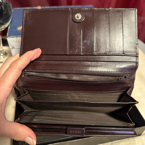 Gucci long wallet with box and tissue. In excellent condition. - Picture 9 of 10
